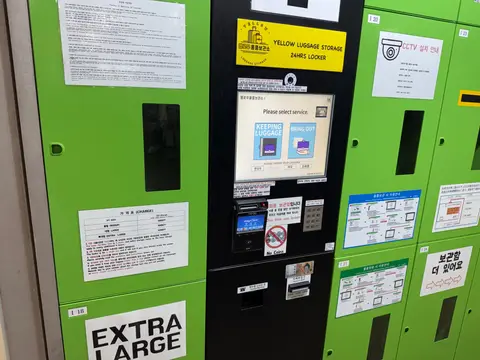 Yellow 手荷物預かり 弘大入口駅9番出口